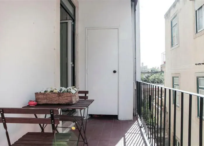Апартаменти Spacious Tailor Made Bairro Alto *