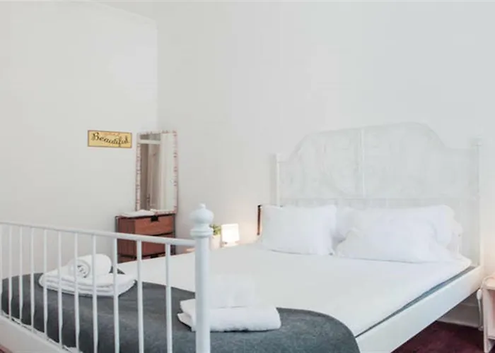 Апартаменти Spacious Tailor Made Bairro Alto *