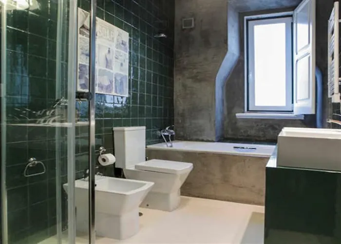 Апартаменти Spacious Tailor Made Bairro Alto *