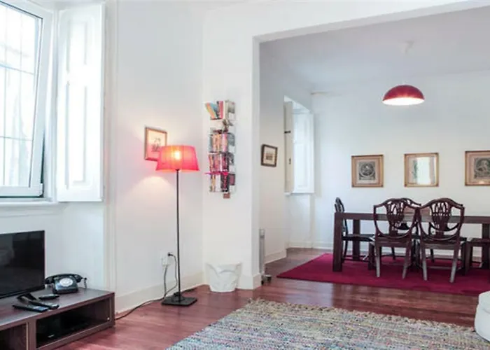 Апартаменти Spacious Tailor Made Bairro Alto